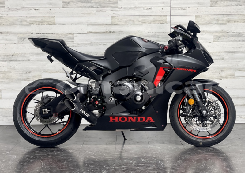 Big with watermark honda cbr 1000 rr masqat muscat 7906