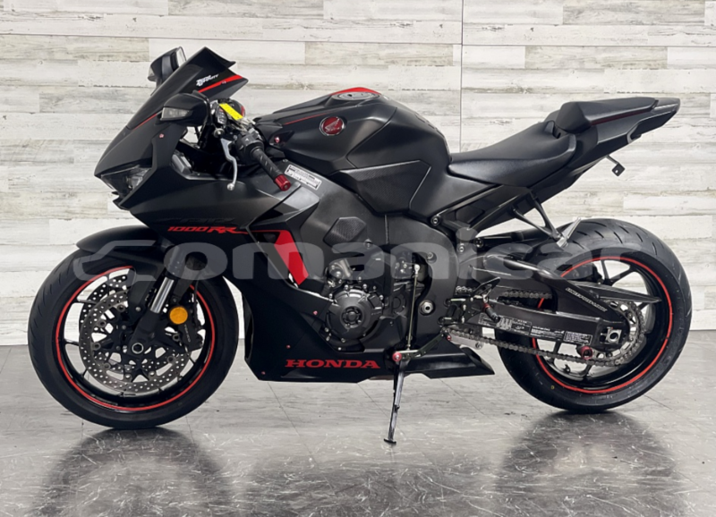 Big with watermark honda cbr 1000 rr masqat muscat 7906