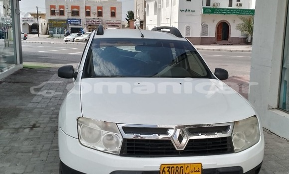Buy Used Renault Duster White Car in Muscat in Masqat