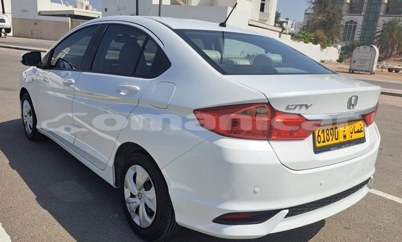Buy Used Honda City White Car in Muscat in Masqat Buy Used Honda City White Car in Muscat in Masqat