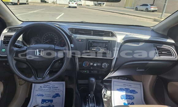 Buy Used Honda City White Car in Muscat in Masqat Buy Used Honda City White Car in Muscat in Masqat