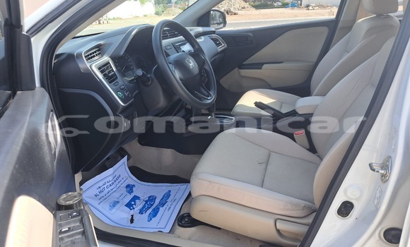 Buy Used Honda City White Car in Muscat in Masqat Buy Used Honda City White Car in Muscat in Masqat