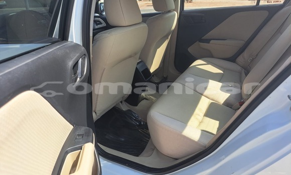 Buy Used Honda City White Car in Muscat in Masqat Buy Used Honda City White Car in Muscat in Masqat