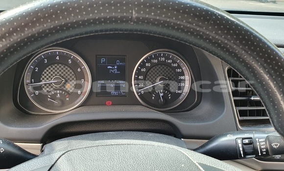 Buy Used Hyundai Elantra Silver Car in Wadi Al Kabir in Masqat Buy Used Hyundai Elantra Silver Car in Wadi Al Kabir in Masqat