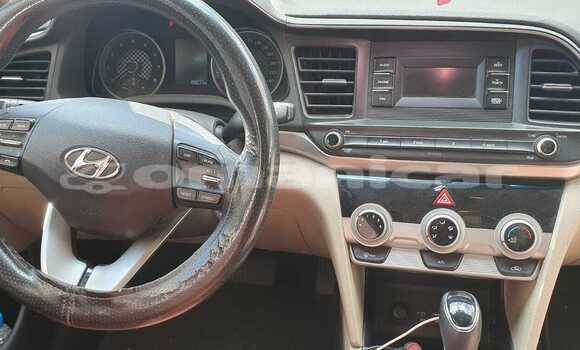 Buy Used Hyundai Elantra Silver Car in Wadi Al Kabir in Masqat Buy Used Hyundai Elantra Silver Car in Wadi Al Kabir in Masqat