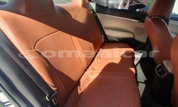 Buy Used Hyundai Elantra Silver Car in Wadi Al Kabir in Masqat Buy Used Hyundai Elantra Silver Car in Wadi Al Kabir in Masqat