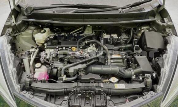 Buy Used Toyota Aqua Silver Car in Muscat in Masqat Buy Used Toyota Aqua Silver Car in Muscat in Masqat