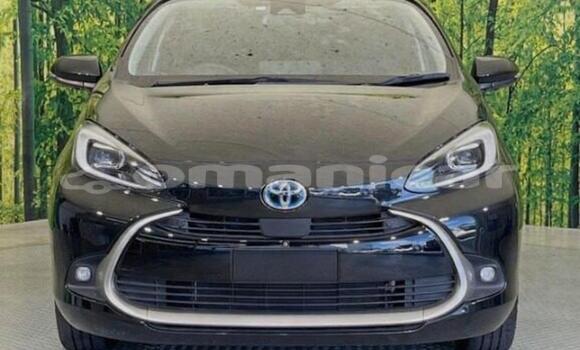 Buy Used Toyota Aqua Silver Car in Muscat in Masqat Buy Used Toyota Aqua Silver Car in Muscat in Masqat