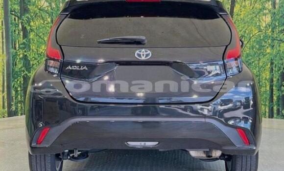Buy Used Toyota Aqua Silver Car in Muscat in Masqat Buy Used Toyota Aqua Silver Car in Muscat in Masqat