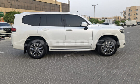 Buy Used Toyota Land Cruiser White Car in Muscat in Masqat Buy Used Toyota Land Cruiser White Car in Muscat in Masqat