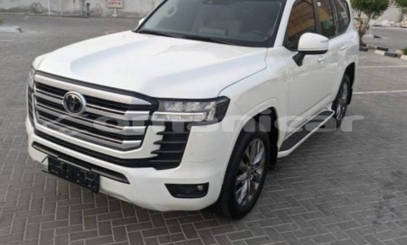 Buy Used Toyota Land Cruiser White Car in Muscat in Masqat Buy Used Toyota Land Cruiser White Car in Muscat in Masqat
