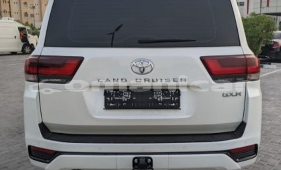 Buy Used Toyota Land Cruiser White Car in Muscat in Masqat Buy Used Toyota Land Cruiser White Car in Muscat in Masqat