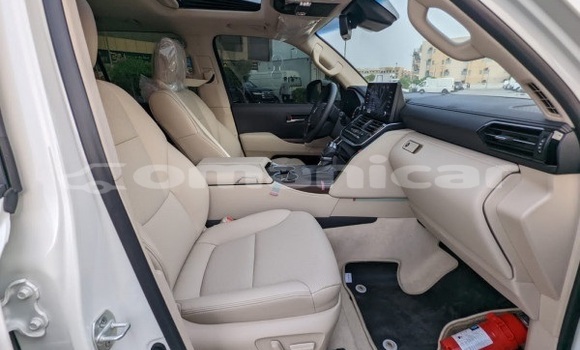 Buy Used Toyota Land Cruiser White Car in Muscat in Masqat Buy Used Toyota Land Cruiser White Car in Muscat in Masqat