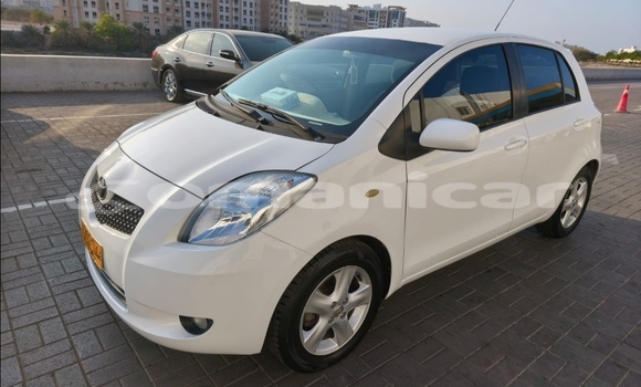 Buy Used Toyota Yaris White Car in Muscat in Masqat