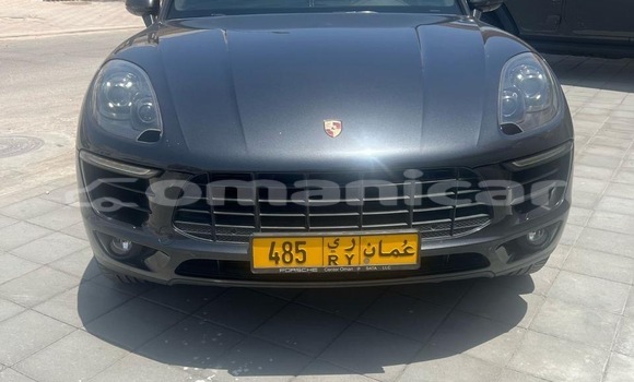 Buy Used Porsche Macan Black Car in Muscat in Masqat