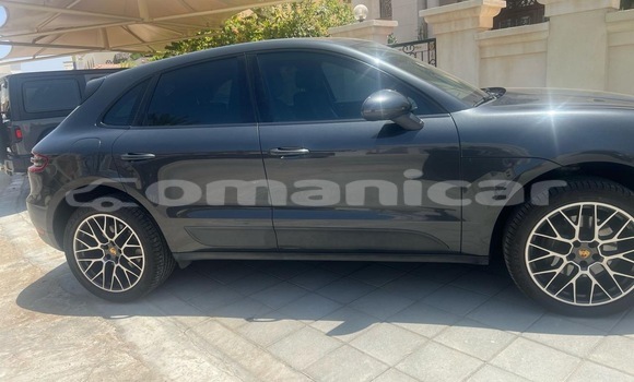 Buy Used Porsche Macan Black Car in Muscat in Masqat Buy Used Porsche Macan Black Car in Muscat in Masqat