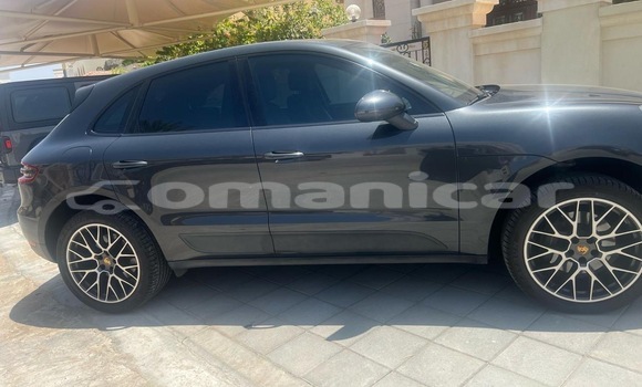 Buy Used Porsche Macan Black Car in Muscat in Masqat Buy Used Porsche Macan Black Car in Muscat in Masqat