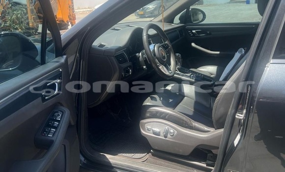 Buy Used Porsche Macan Black Car in Muscat in Masqat Buy Used Porsche Macan Black Car in Muscat in Masqat