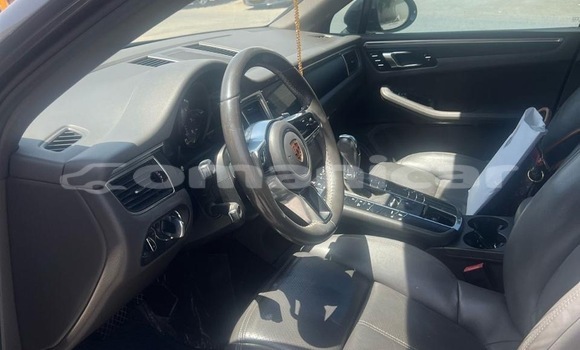 Buy Used Porsche Macan Black Car in Muscat in Masqat Buy Used Porsche Macan Black Car in Muscat in Masqat