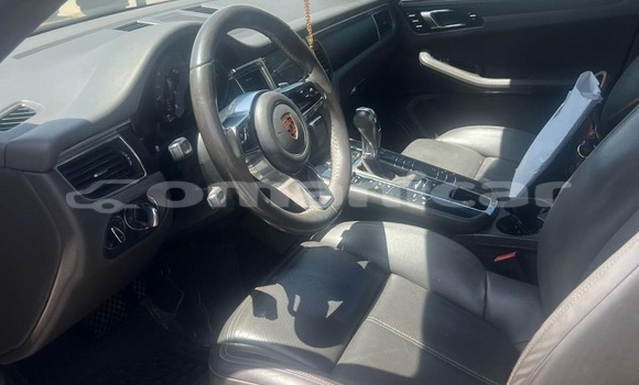 Buy Used Porsche Macan Black Car in Muscat in Masqat Buy Used Porsche Macan Black Car in Muscat in Masqat