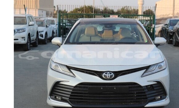 Buy Used Toyota Camry White Car in Muscat in Masqat