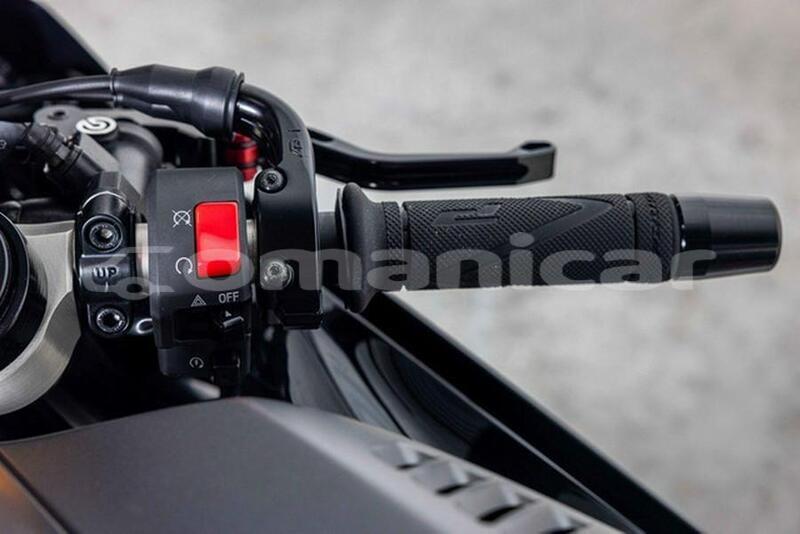 Big with watermark yamaha yzf masqat muscat 7940