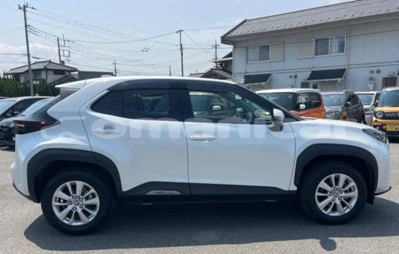 Big with watermark toyota yaris masqat muscat 7941