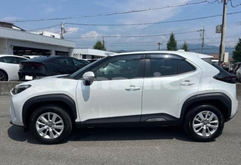 Big with watermark toyota yaris masqat muscat 7941