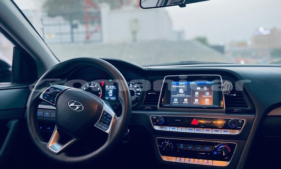 Buy Used Hyundai Sonata Black Car in Barkah in al-Batinah Buy Used Hyundai Sonata Black Car in Barkah in al-Batinah