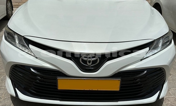 Buy Used Toyota Camry White Car in Muscat in Masqat
