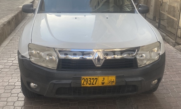 Buy Used Renault Duster White Car in Al khuwair in al-Batinah