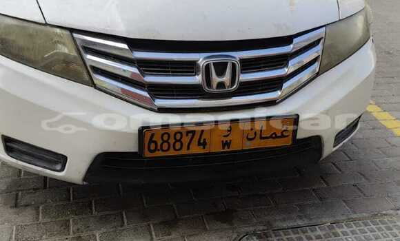 Buy Used Honda City White Car in Muscat in Masqat
