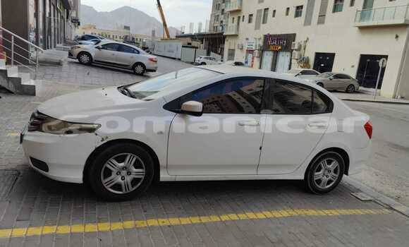 Buy Used Honda City White Car in Muscat in Masqat Buy Used Honda City White Car in Muscat in Masqat
