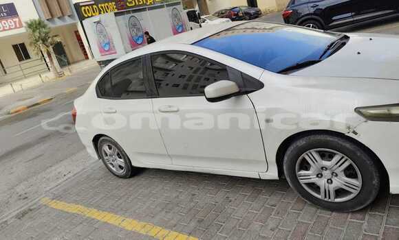 Buy Used Honda City White Car in Muscat in Masqat Buy Used Honda City White Car in Muscat in Masqat