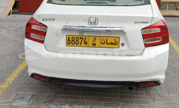 Buy Used Honda City White Car in Muscat in Masqat Buy Used Honda City White Car in Muscat in Masqat