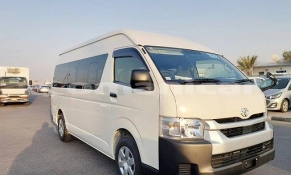 Buy Used Toyota Hiace White Car in Muscat in Masqat Buy Used Toyota Hiace White Car in Muscat in Masqat