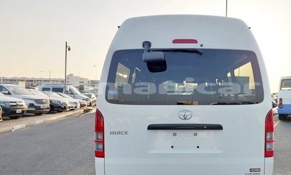 Buy Used Toyota Hiace White Car in Muscat in Masqat Buy Used Toyota Hiace White Car in Muscat in Masqat