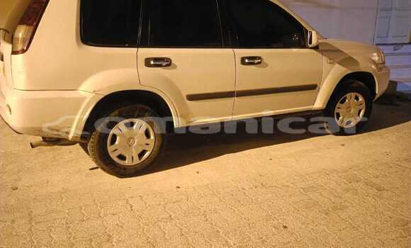 Buy Used Nissan X–Trail White Car in Salalah in Dhufar