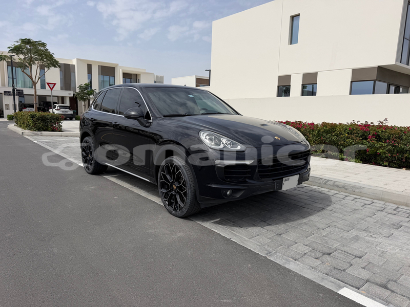 Big with watermark porsche cayenne dhufar import dubai 7974