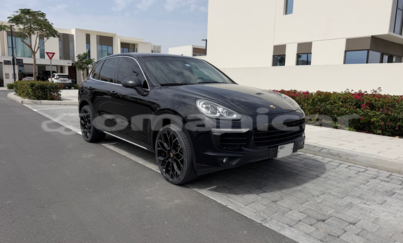 Buy Used Porsche Cayenne Black Car in Import - Dubai in Dhufar