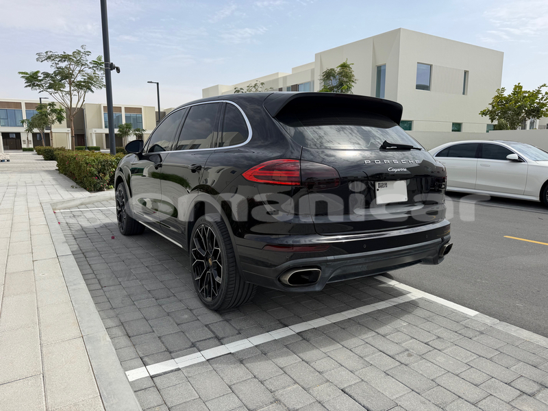 Big with watermark porsche cayenne dhufar import dubai 7974