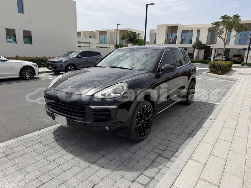 Big with watermark porsche cayenne dhufar import dubai 7974