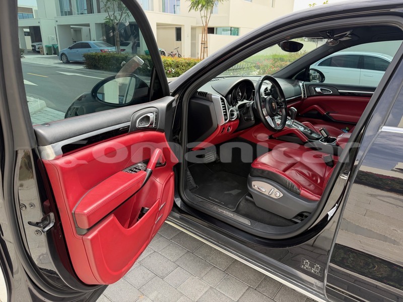 Big with watermark porsche cayenne dhufar import dubai 7974