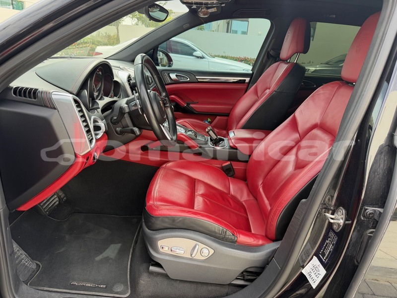 Big with watermark porsche cayenne dhufar import dubai 7974