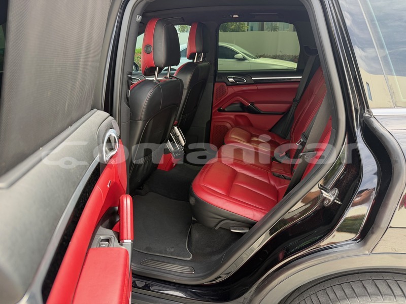 Big with watermark porsche cayenne dhufar import dubai 7974