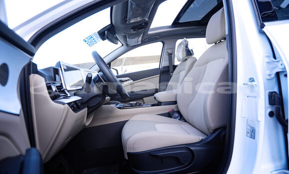 Buy Used Kia Sportage White Car in Muscat in Masqat Buy Used Kia Sportage White Car in Muscat in Masqat