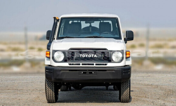 Buy Used Toyota Land Cruiser White Car in Muscat in Masqat Buy Used Toyota Land Cruiser White Car in Muscat in Masqat