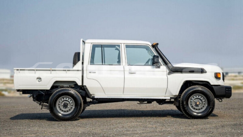 Big with watermark toyota land cruiser masqat muscat 7985