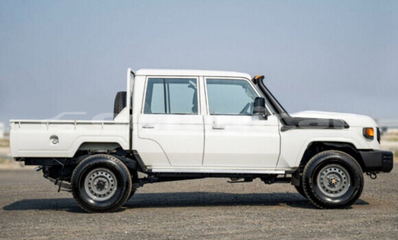 Buy Used Toyota Land Cruiser White Car in Muscat in Masqat Buy Used Toyota Land Cruiser White Car in Muscat in Masqat