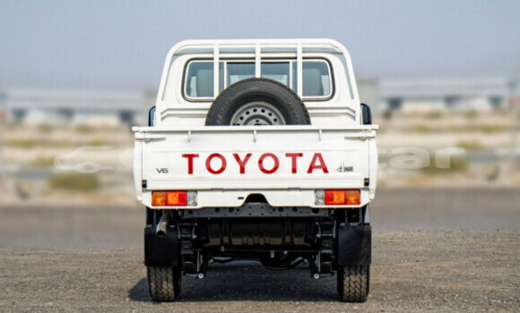 Buy Used Toyota Land Cruiser White Car in Muscat in Masqat Buy Used Toyota Land Cruiser White Car in Muscat in Masqat